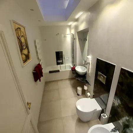 New! Bellissimo Palazzofranchi Pantheon Apartment